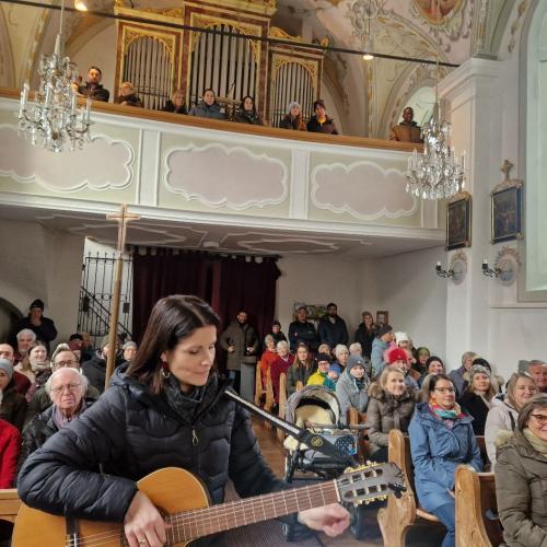 Die Besucher unseres Adventstündchens in der Kirche