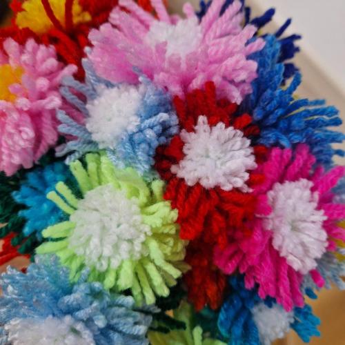 Ein bunter Blumenstrauß aus allen kleinen Sträußen der Kinder