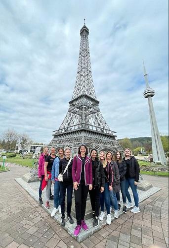 Das Team vor dem Eifelturm