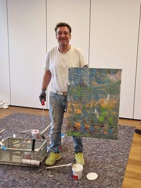 © cc Martin Kirchbaumer mit dem Bild , welches von allen Kindern gemalt wurde