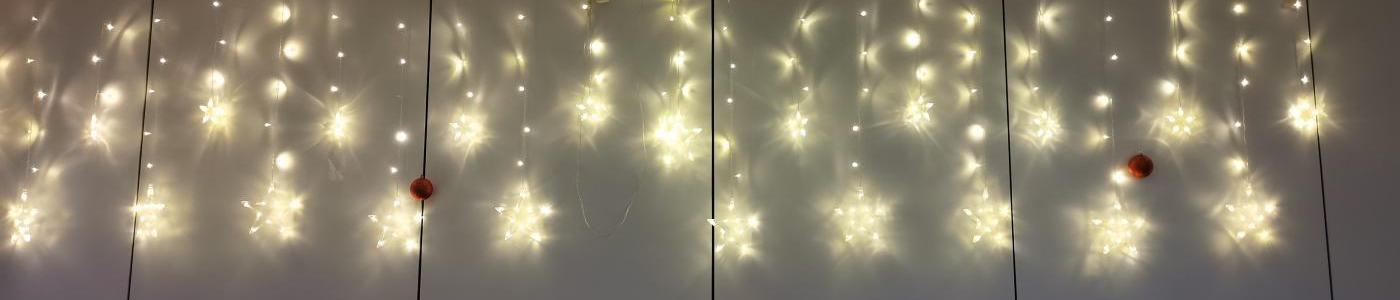 Eine leuchtende Sternenlichterkette