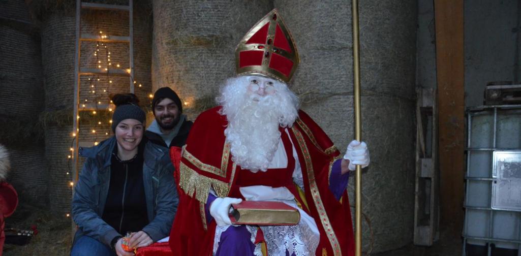 Der Nikolaus mit den Zwei Besitzern des Stalles