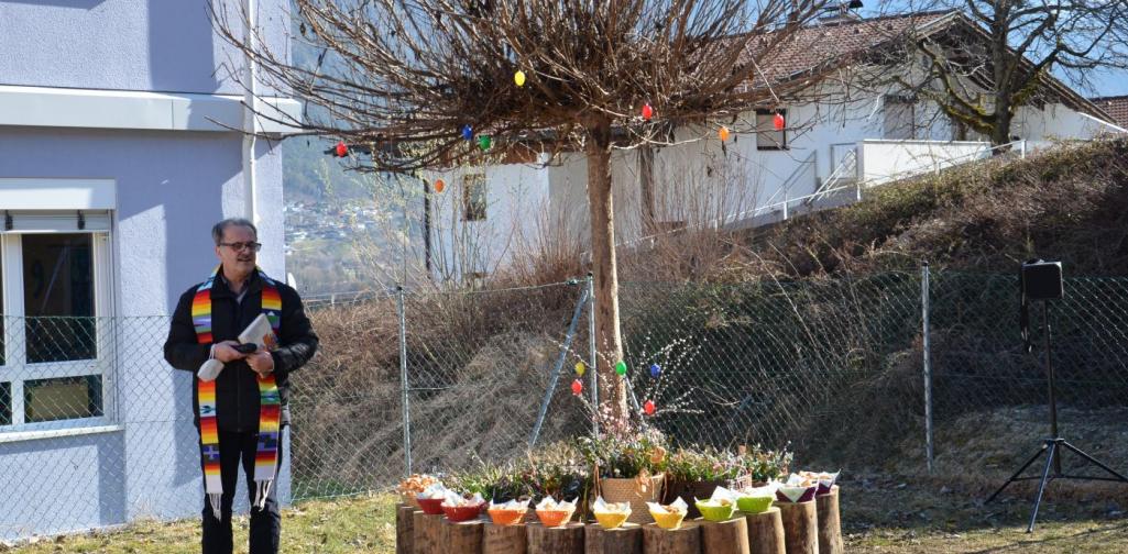 Osterfeier mit Pfarrer Josef