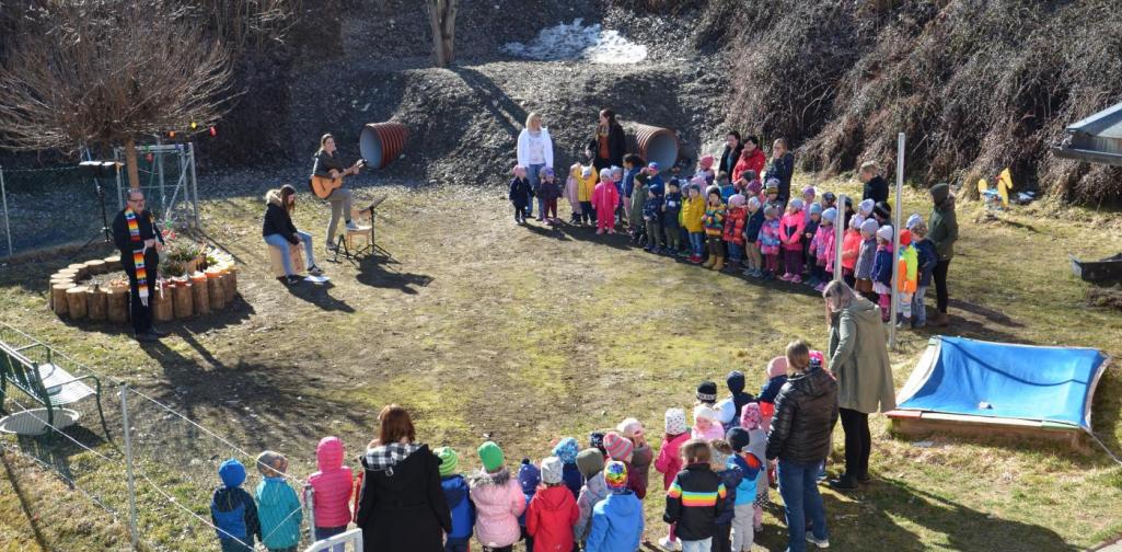 Osterfeier mit Pfarrer Josef