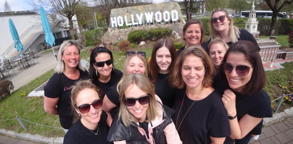 Verena Selfiefoto von 11 Kindergärtnerinnen