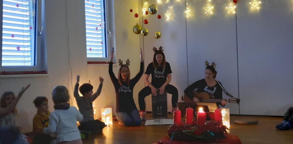 Verena Die Weihnachtscrew beim musizieren