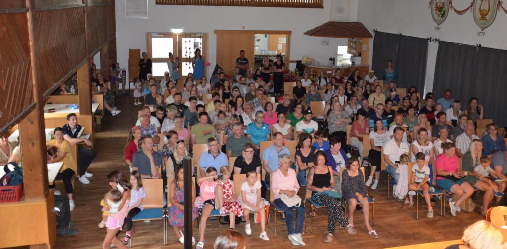 Das Publikum der Aufführung der ersten Gruppe