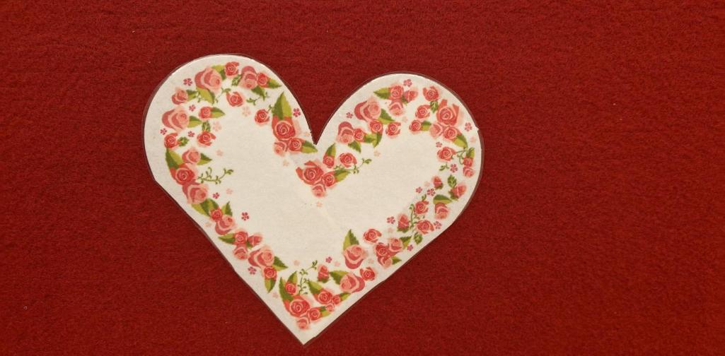 Verena Eder Ein Herz auf rotem Untergrund...dieses Herz war der Punkt am Catwalk zum Drehen