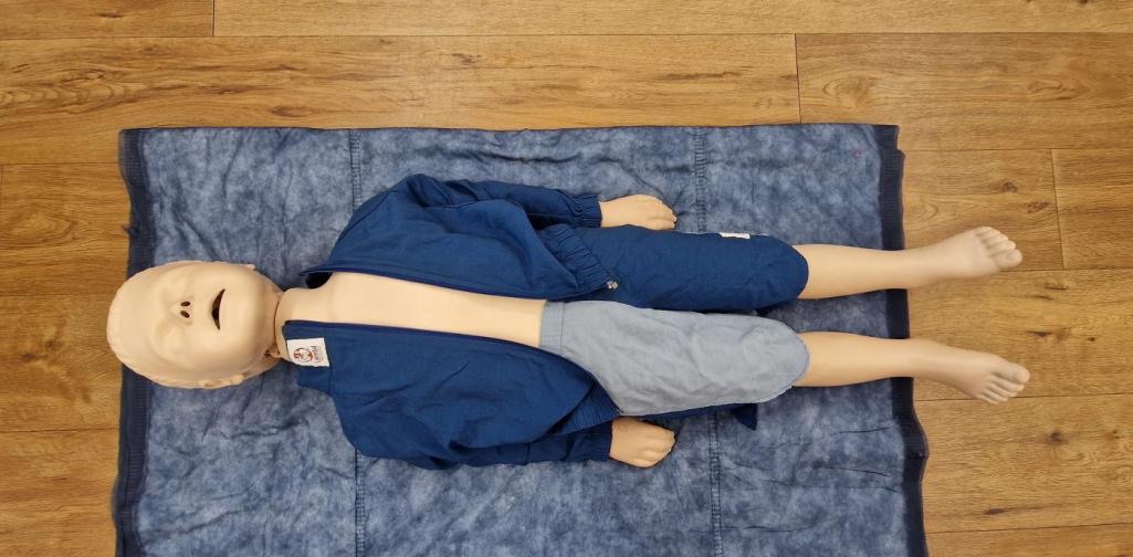 Verena Eder Kinderpuppe vom Rot-Kreuz zur Reanimation