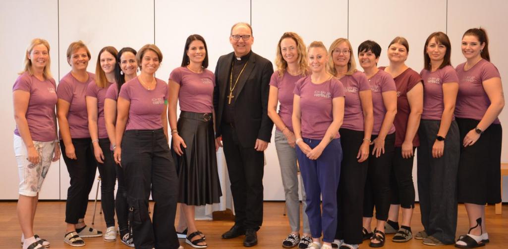 Das gesamte Team mit Bischof Hermann Glettler