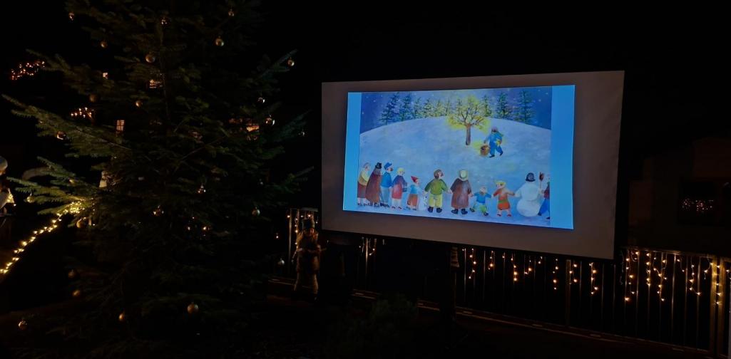 Verena Eder Die Leinwand mit einem Bild vom Bilderbuch "Der Sternenbaum"